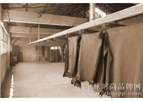 Prada收购皮革工坊Tannerie Mégisserie Hervy