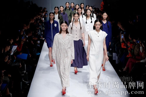 中国国际时装周上演60年代怀旧风