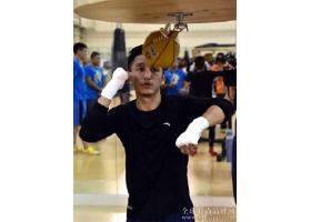 安踏携手中国拳王邹市明 “拳”王战靴闪耀擂台