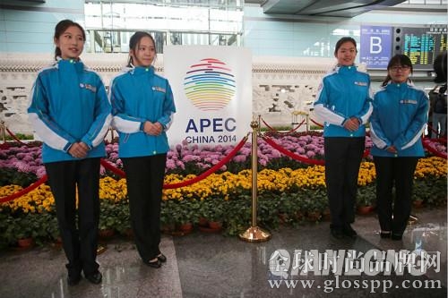 APEC志愿者服装首次亮相 正装巧