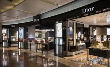 Dior、海蓝之谜和雅诗兰黛们纷纷搬到了商场二楼，这意味着什么？