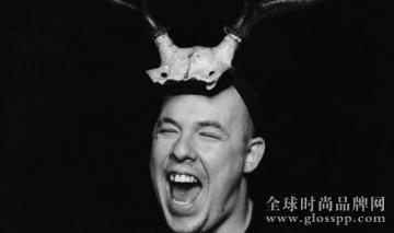 Alexander McQueen 的脸可能被印到英镑上？