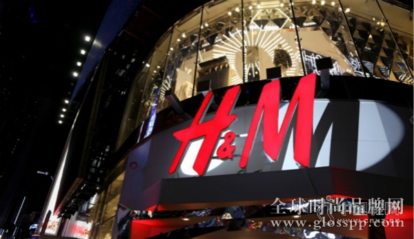　　瑞典服装零售商H&M在8月25日宣布每年拿出100万欧元(约合735.53万元人民币)的奖金，促进服装回收再利用的技术开发，以此回应外界对于“快时尚破坏环境”的恶评。