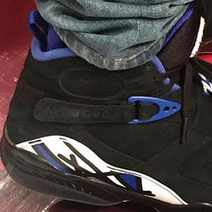 Drake 上脚黑色版本 Air Jordan 8 肯塔基野猫 PE