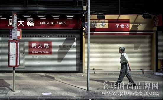 内地游客跌幅“断崖式的下坠”  香港时尚零售遇最大危机