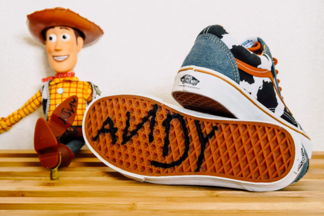 Vans与迪士尼 Disney共同打造 Old Skool “Sheriff Woody” 联名鞋款