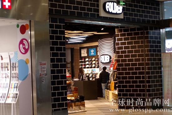 潮鞋专卖店FOLDER武汉二店进入武胜路凯德广场一楼