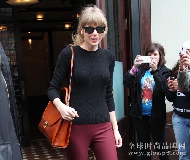 Taylor-Swift-Mark-Cross-Scottie-Large-Flap-Satchel