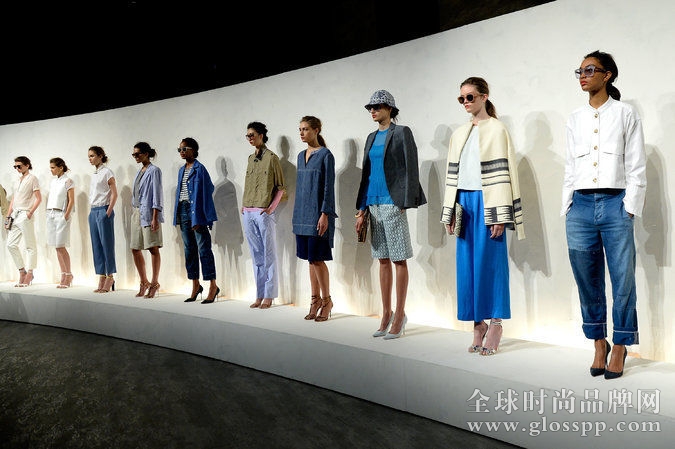 J. Crew 去年九月在纽约林肯表演艺术中心举行的2015年春季时装周。